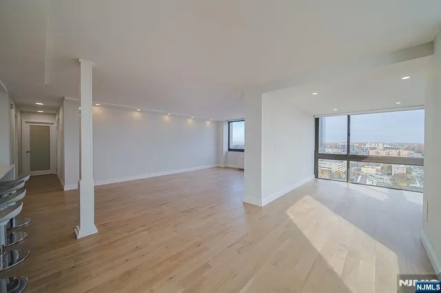 $4,850 | 200 Old Palisade Road, Unit 19B, Fort Lee, NJ 07024