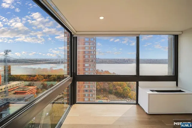 $4,850 | 200 Old Palisade Road, Unit 19B, Fort Lee, NJ 07024