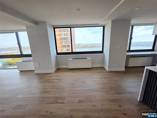 $4,850 | 200 Old Palisade Road, Unit 19B, Fort Lee, NJ 07024