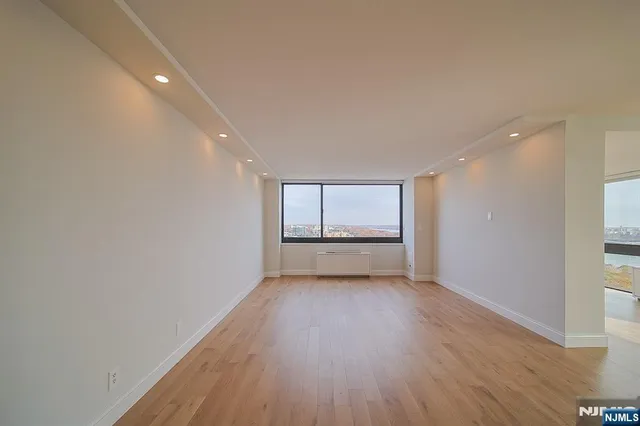 $4,850 | 200 Old Palisade Road, Unit 19B, Fort Lee, NJ 07024