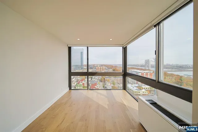$4,850 | 200 Old Palisade Road, Unit 19B, Fort Lee, NJ 07024