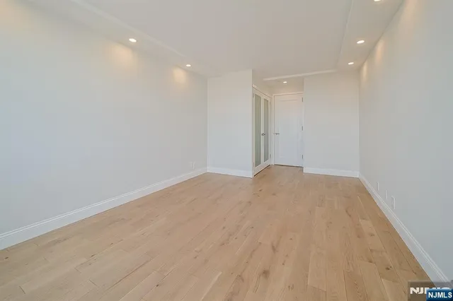 $4,850 | 200 Old Palisade Road, Unit 19B, Fort Lee, NJ 07024