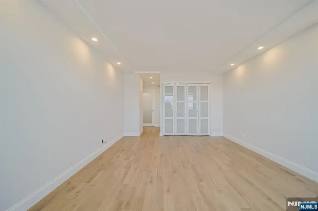 $4,850 | 200 Old Palisade Road, Unit 19B, Fort Lee, NJ 07024