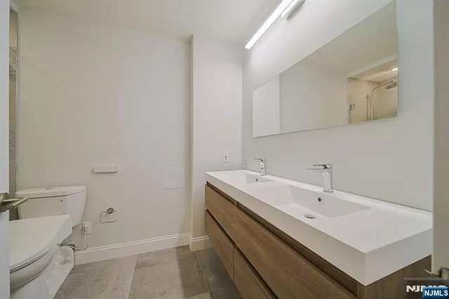 $4,850 | 200 Old Palisade Road, Unit 19B, Fort Lee, NJ 07024