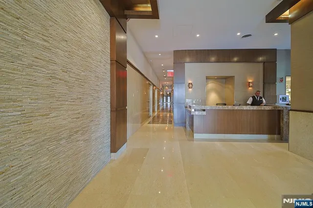 $4,850 | 200 Old Palisade Road, Unit 19B, Fort Lee, NJ 07024