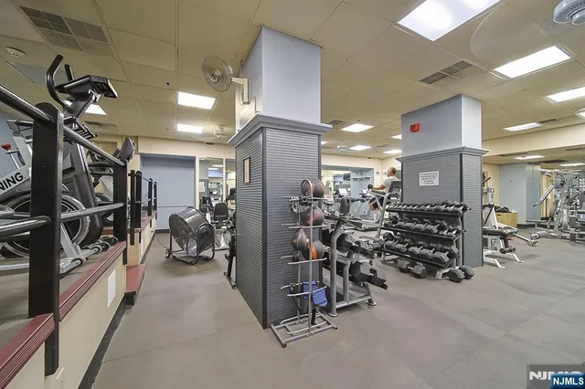 $4,850 | 200 Old Palisade Road, Unit 19B, Fort Lee, NJ 07024