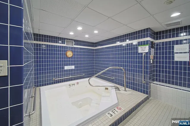 $4,850 | 200 Old Palisade Road, Unit 19B, Fort Lee, NJ 07024