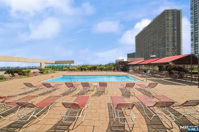 $4,850 | 200 Old Palisade Road, Unit 19B, Fort Lee, NJ 07024