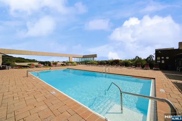 $4,850 | 200 Old Palisade Road, Unit 19B, Fort Lee, NJ 07024