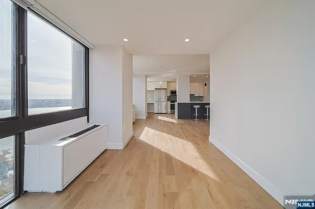 $4,850 | 200 Old Palisade Road, Unit 19B, Fort Lee, NJ 07024