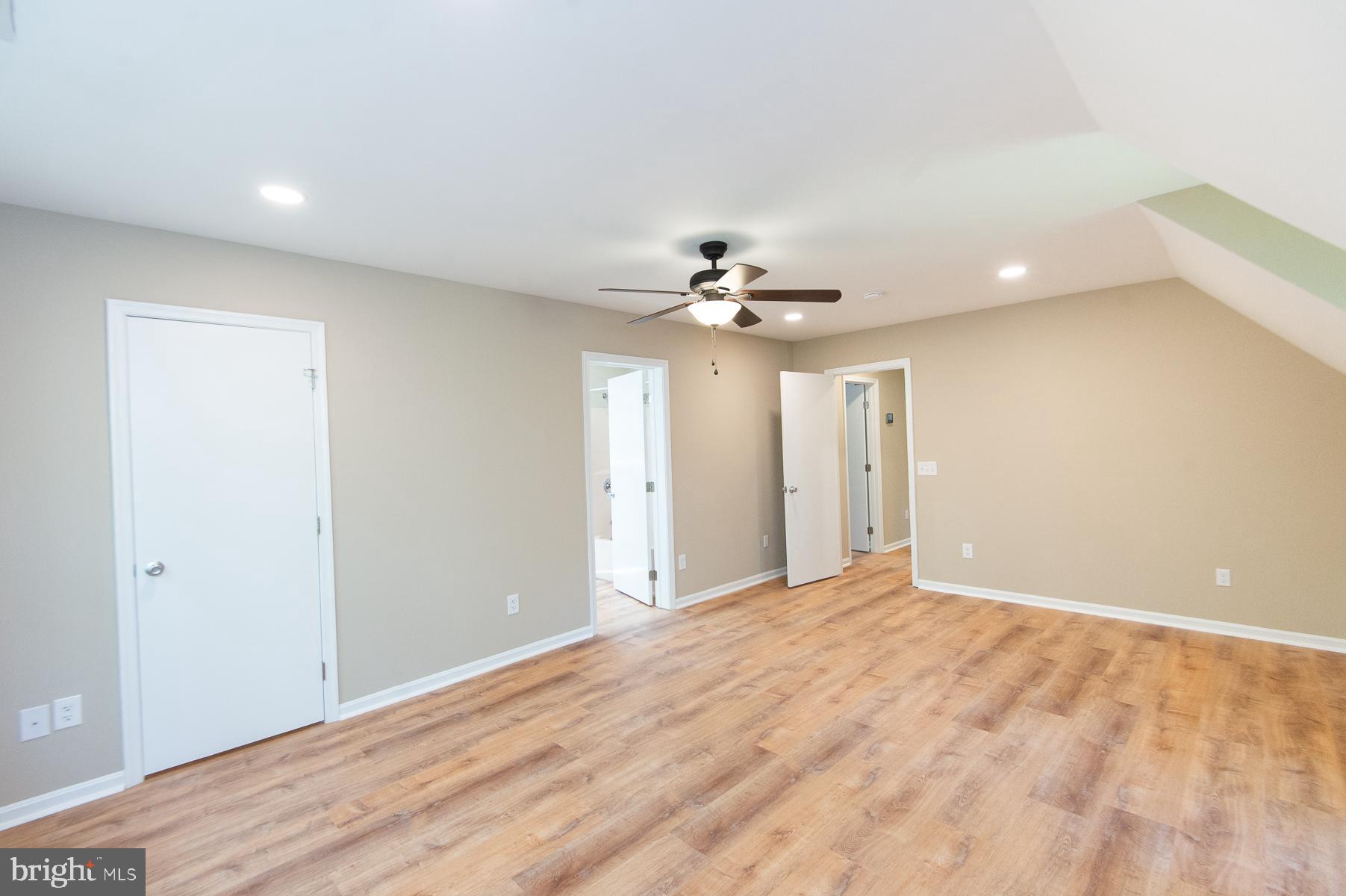 5951 Ross Neck Road Cambridge, MD 21613 - Photo 14 of 50 Walk in closet access