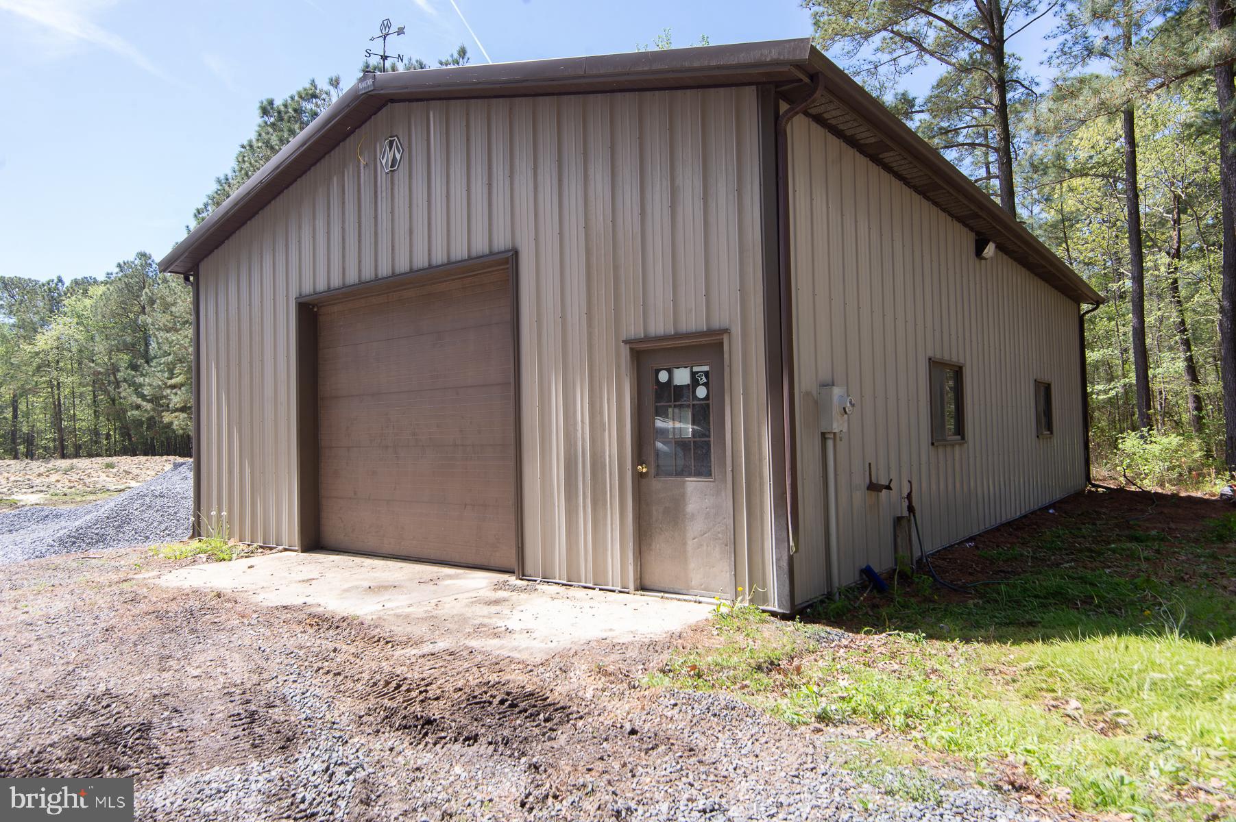 5951 Ross Neck Road Cambridge, MD 21613 - Photo 41 of 50 Morton outbuilding with garage bay door