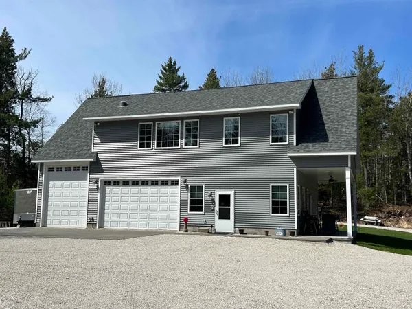 $499,900 | 251N South Lake Michigan Road, Gulliver, MI 49840