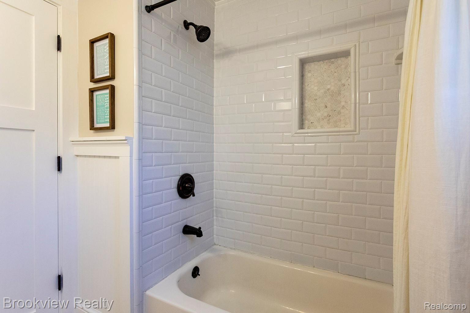 270 Winry Drive Rochester, MI 48307 - Photo 18 of 28 13.jpg