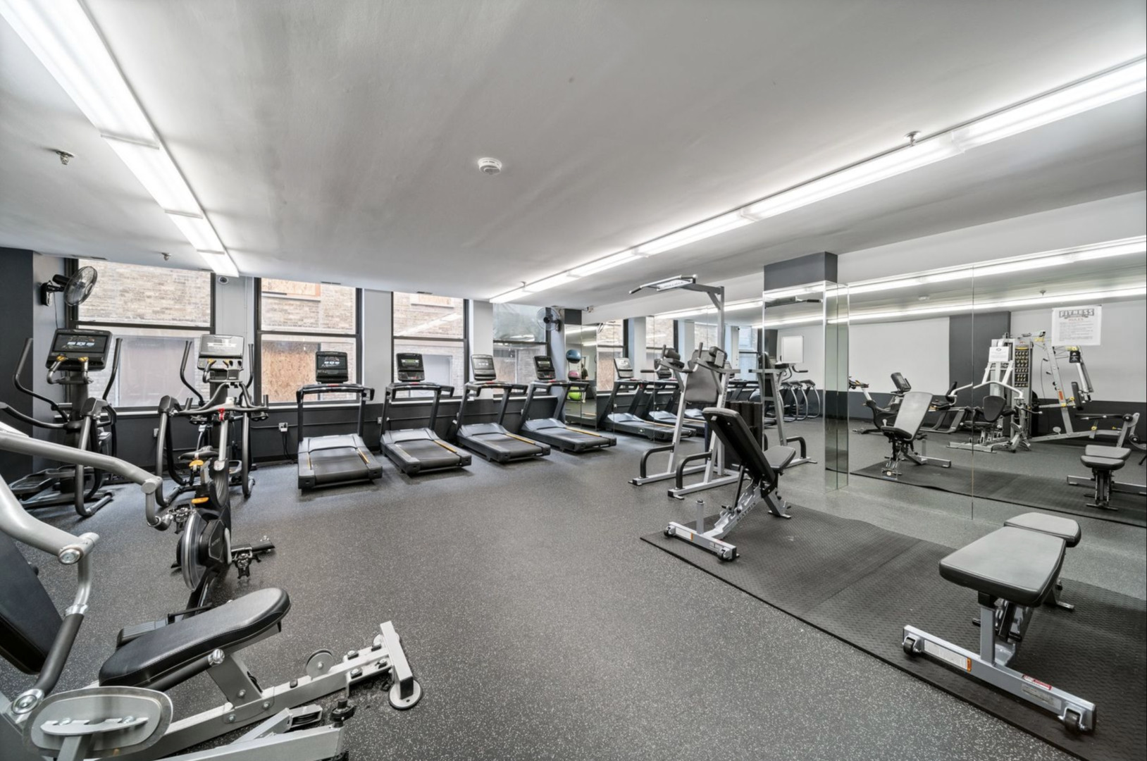 780 South Federal Street, Unit 310 Chicago, IL 60605 - Photo 18 of 18 a view of a room with gym equipment