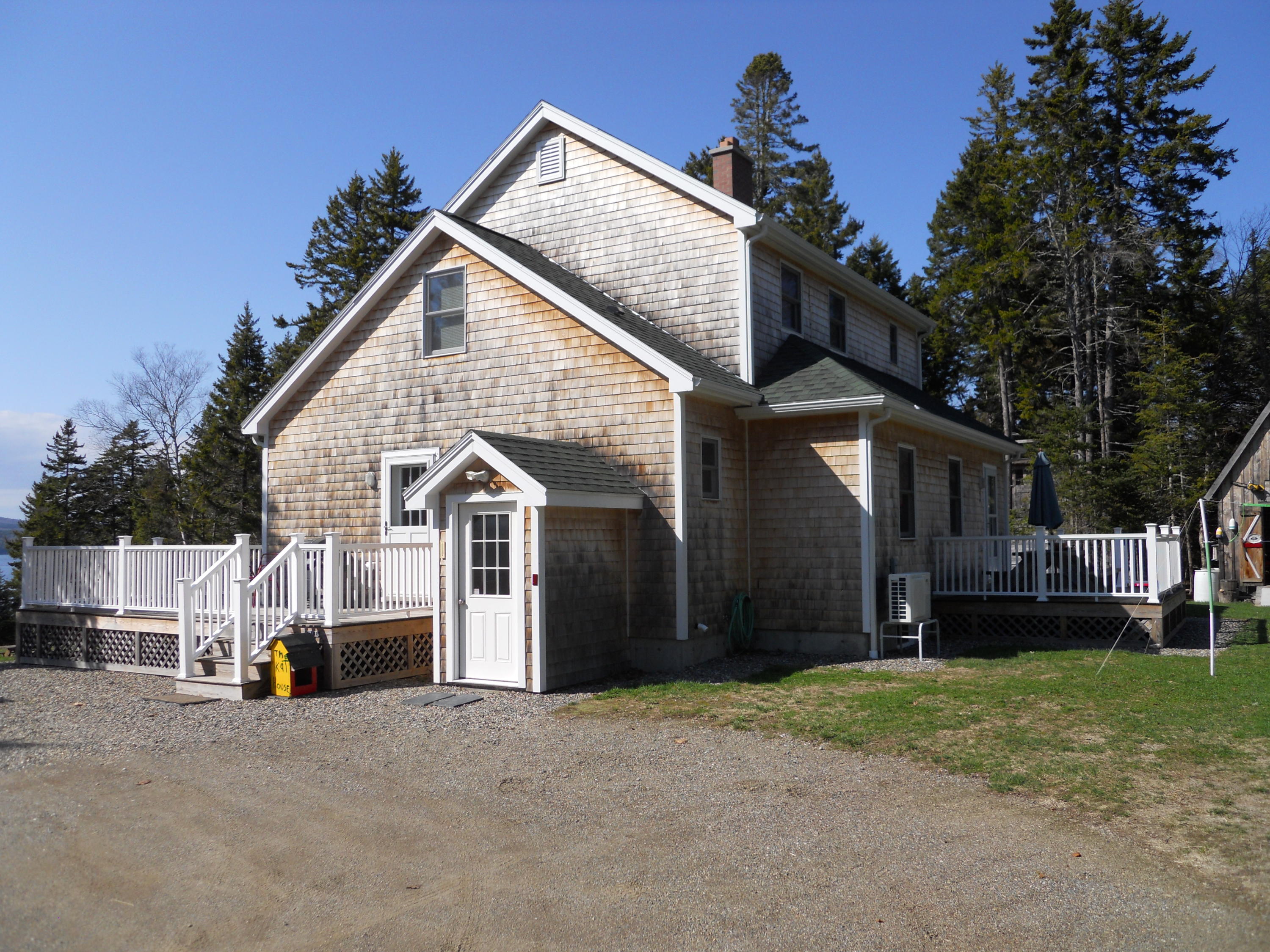 443 Ferry Road Islesboro, ME 04848 - Photo 5 of 25 Exterior drivewayDSCN7878