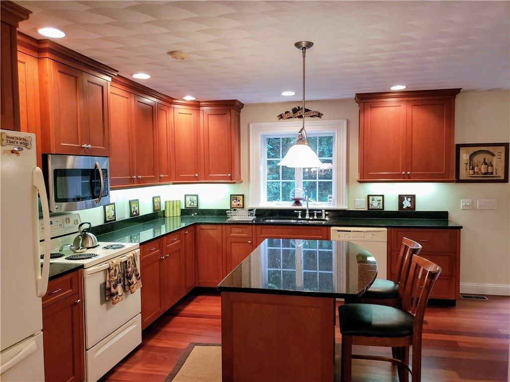 132 Log Road Smithfield, RI 02917 - Photo 12 of 39