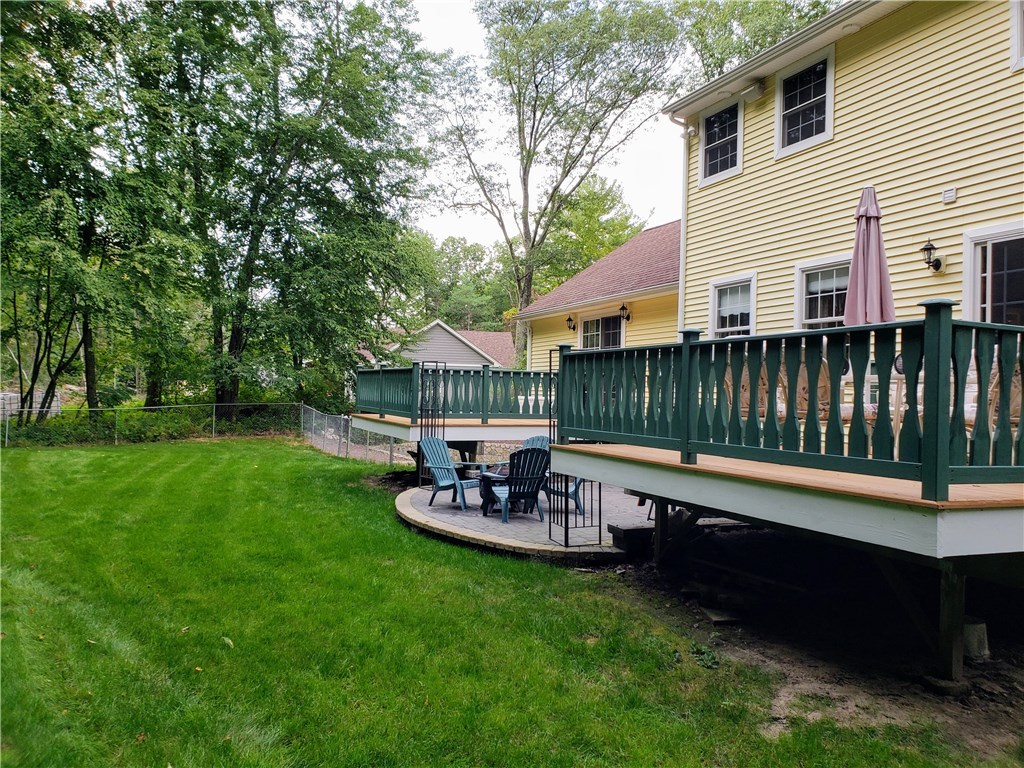 132 Log Road Smithfield, RI 02917 - Photo 4 of 39