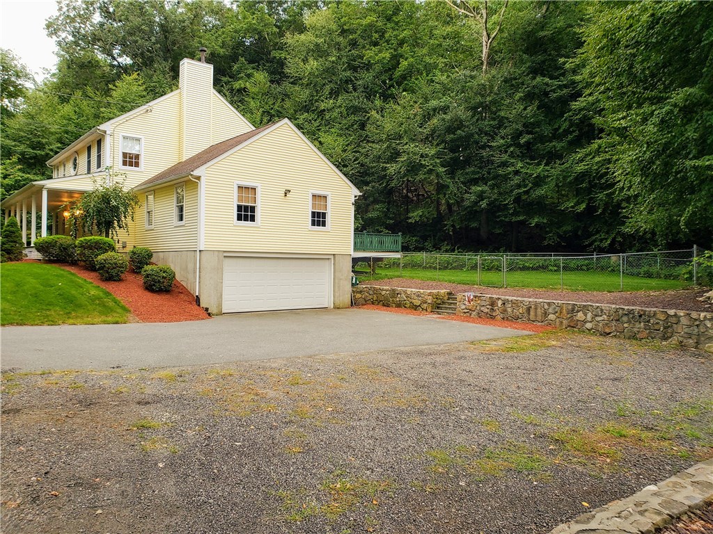 132 Log Road Smithfield, RI 02917 - Photo 5 of 39