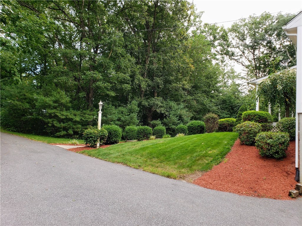 132 Log Road Smithfield, RI 02917 - Photo 6 of 39