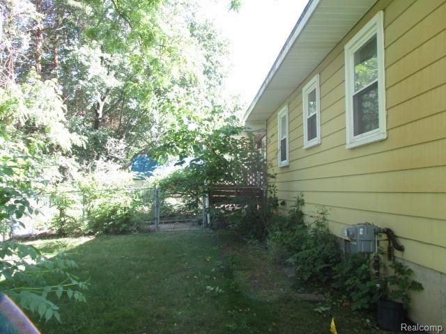 2476 South Fenton Road Holly, MI 48442 - Photo 5 of 59 IMG_6061.JPG