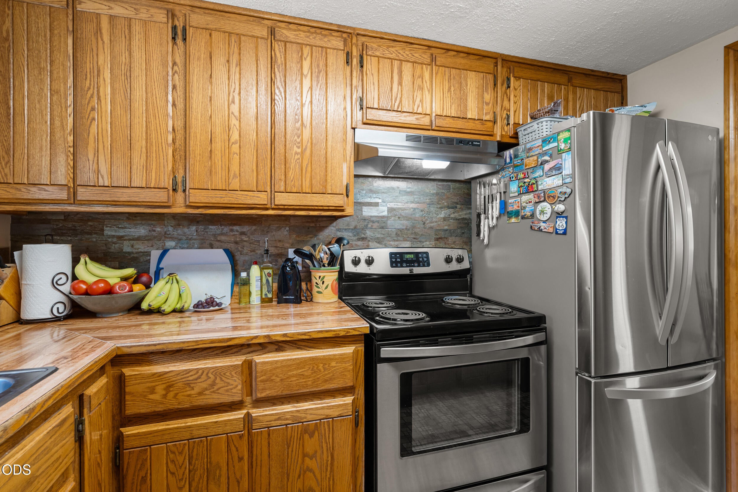 4551 Holland Loop Road Cave Junction, OR 97523 - Photo 11 of 43 Gallery Image 11