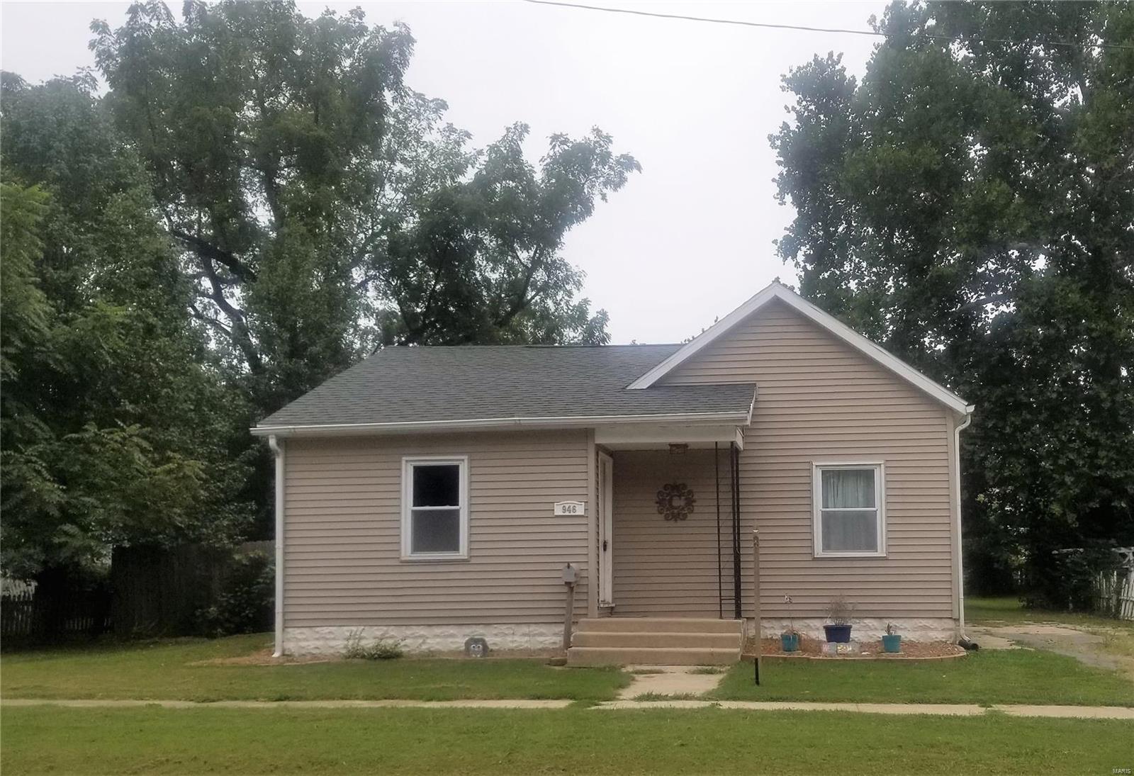 946 Rountree Street Hillsboro, IL 62049 - Photo 1 of 20 Gallery Image 1