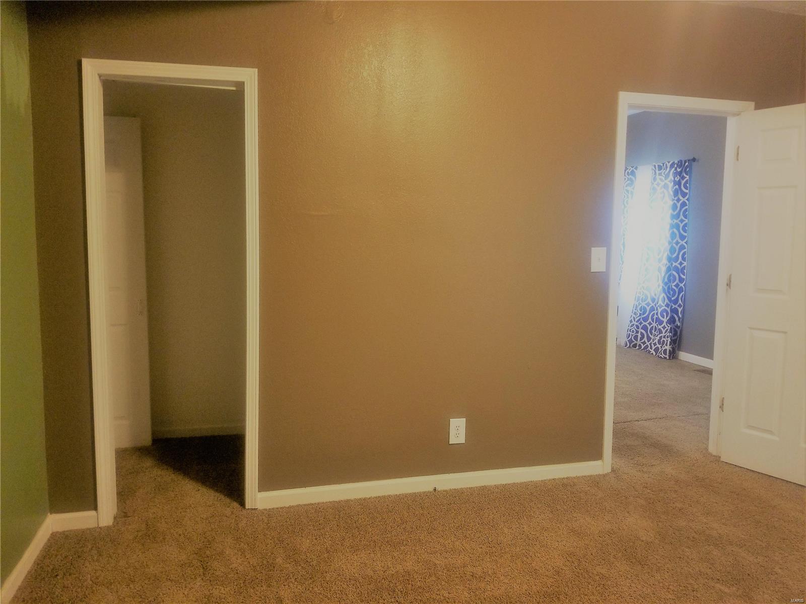 946 Rountree Street Hillsboro, IL 62049 - Photo 11 of 20 Gallery Image 11