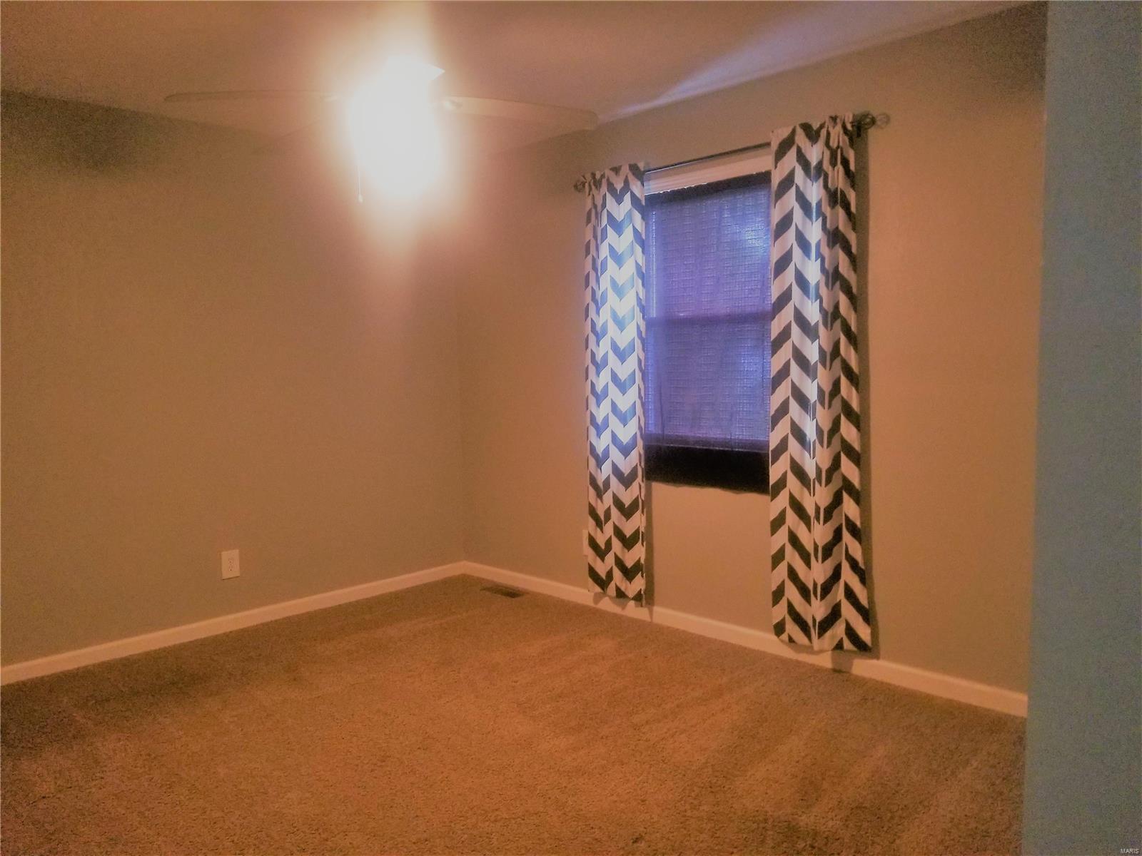 946 Rountree Street Hillsboro, IL 62049 - Photo 12 of 20 Gallery Image 12