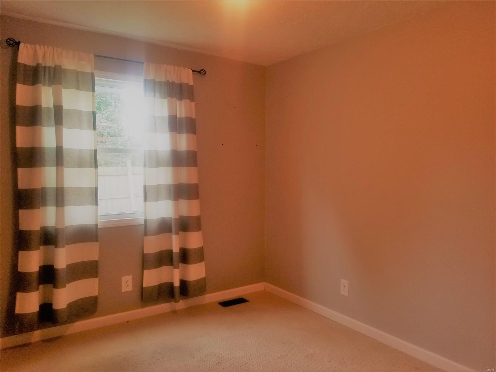 946 Rountree Street Hillsboro, IL 62049 - Photo 13 of 20 Gallery Image 13