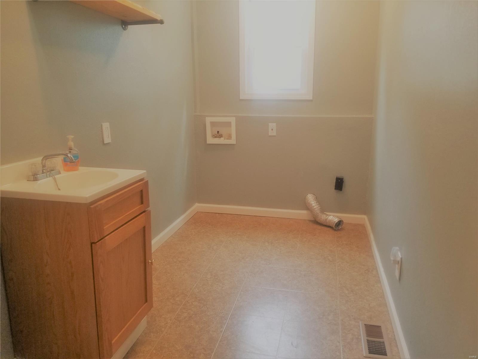 946 Rountree Street Hillsboro, IL 62049 - Photo 14 of 20 Gallery Image 14