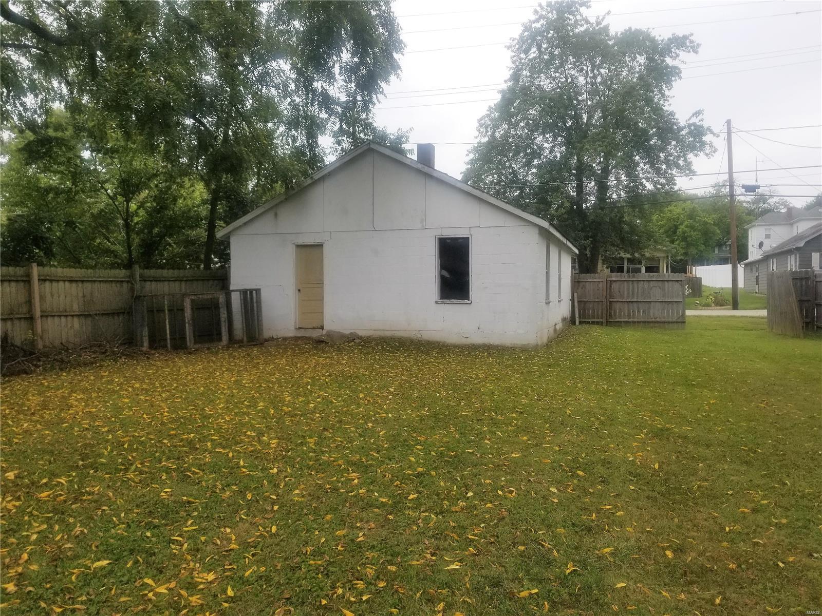 946 Rountree Street Hillsboro, IL 62049 - Photo 18 of 20 Gallery Image 18