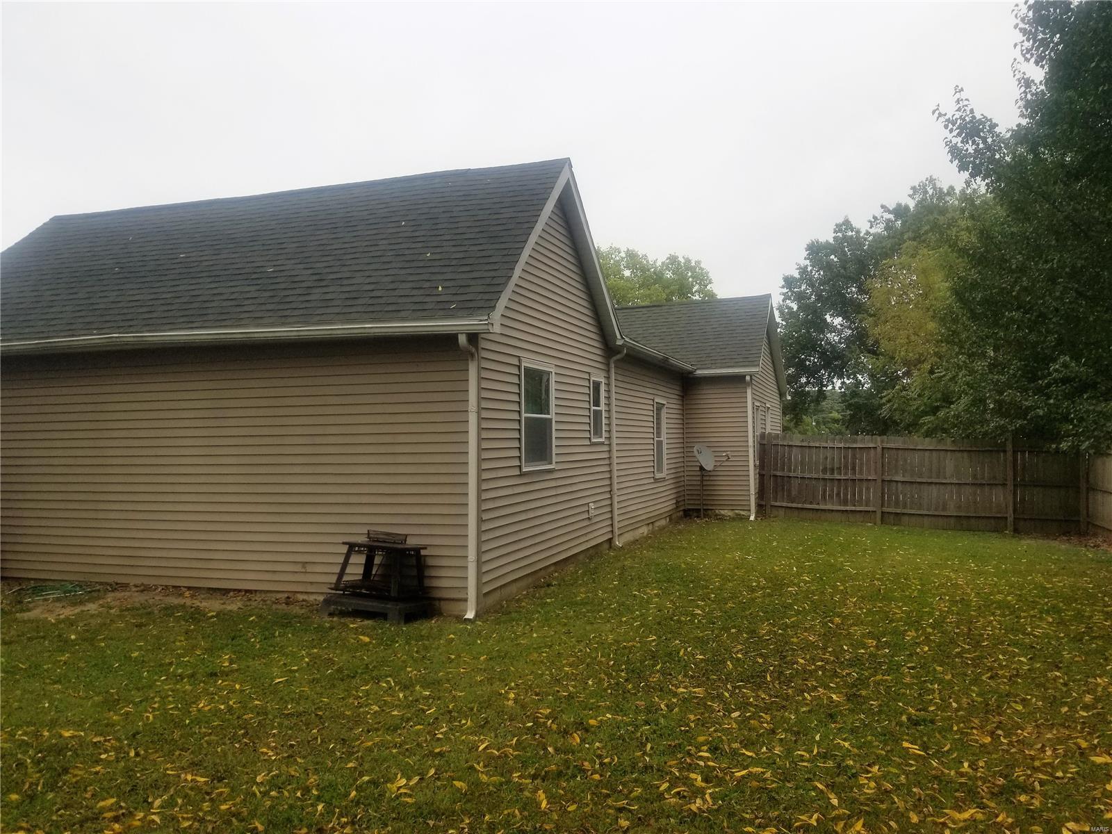 946 Rountree Street Hillsboro, IL 62049 - Photo 19 of 20 Gallery Image 19