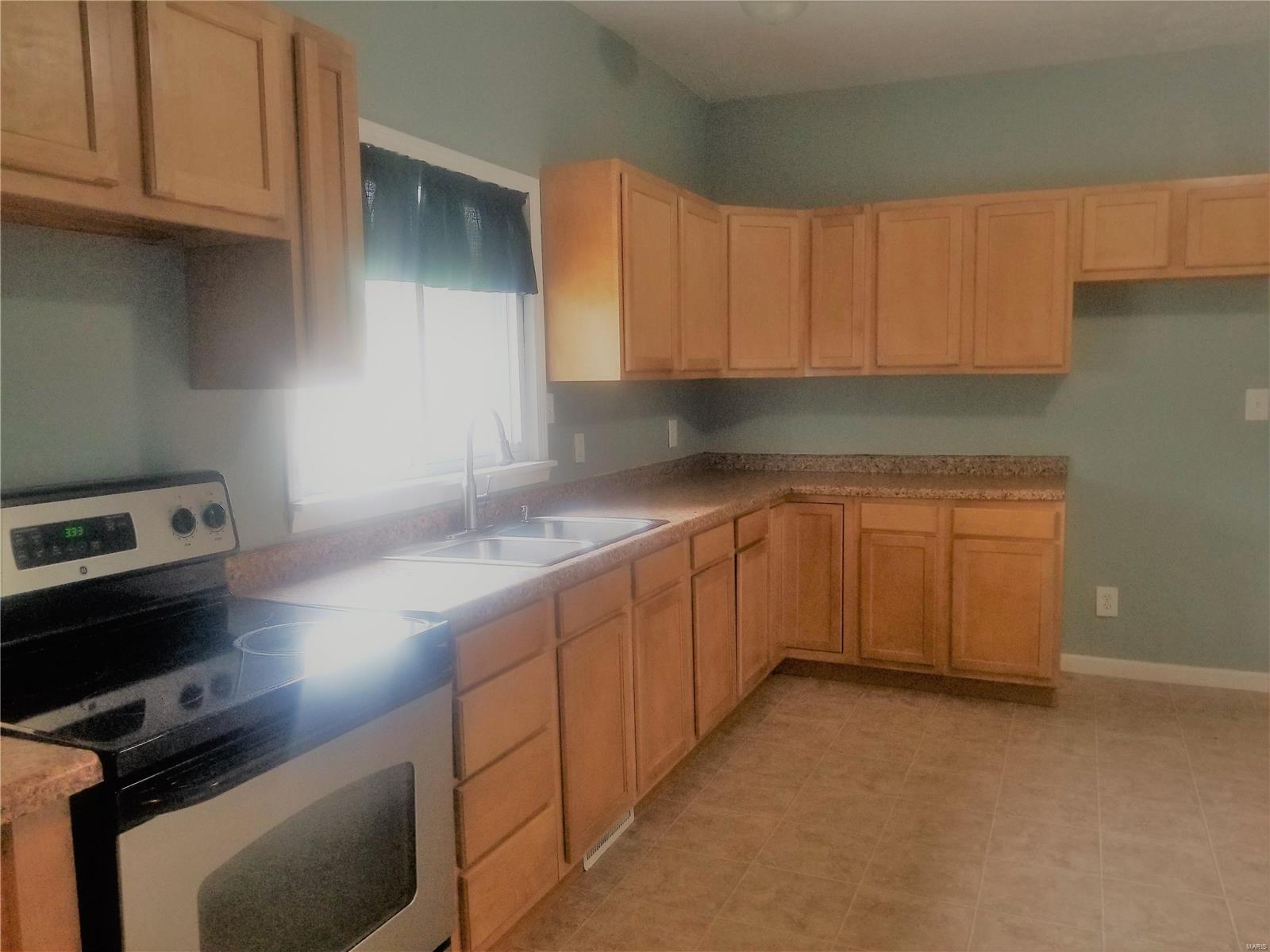 946 Rountree Street Hillsboro, IL 62049 - Photo 4 of 20 Gallery Image 4