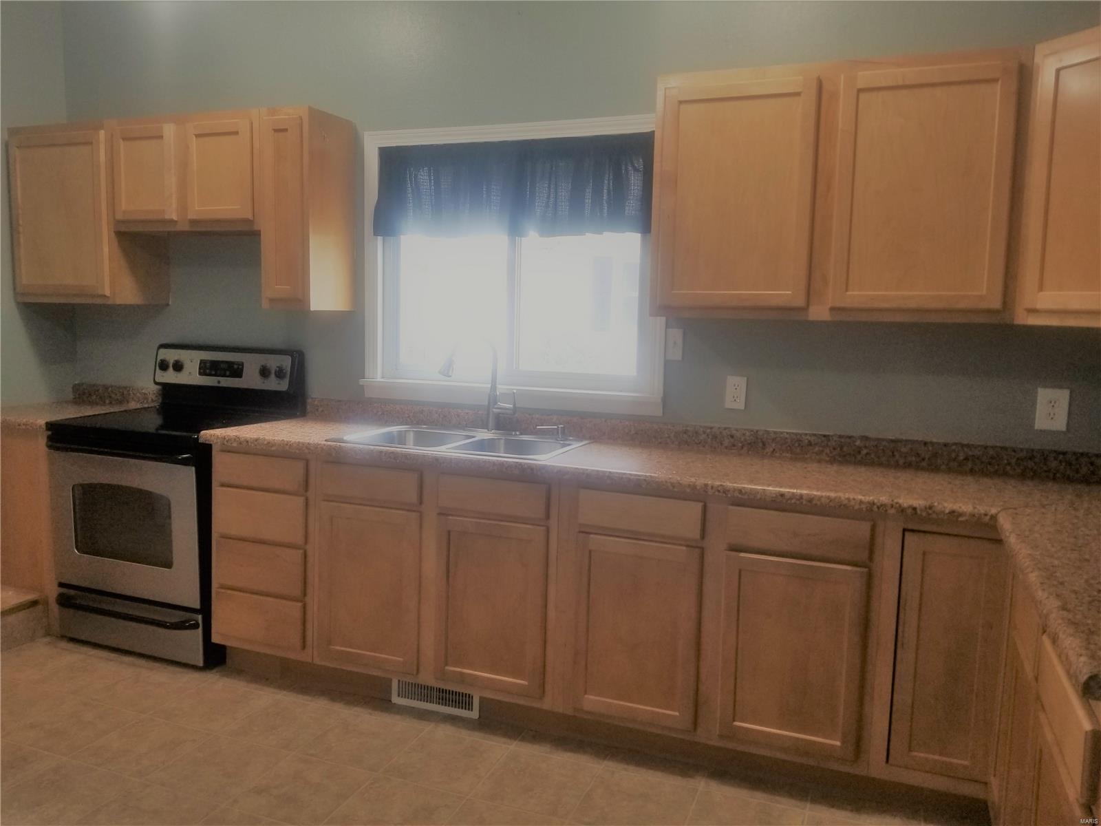 946 Rountree Street Hillsboro, IL 62049 - Photo 5 of 20 Gallery Image 5