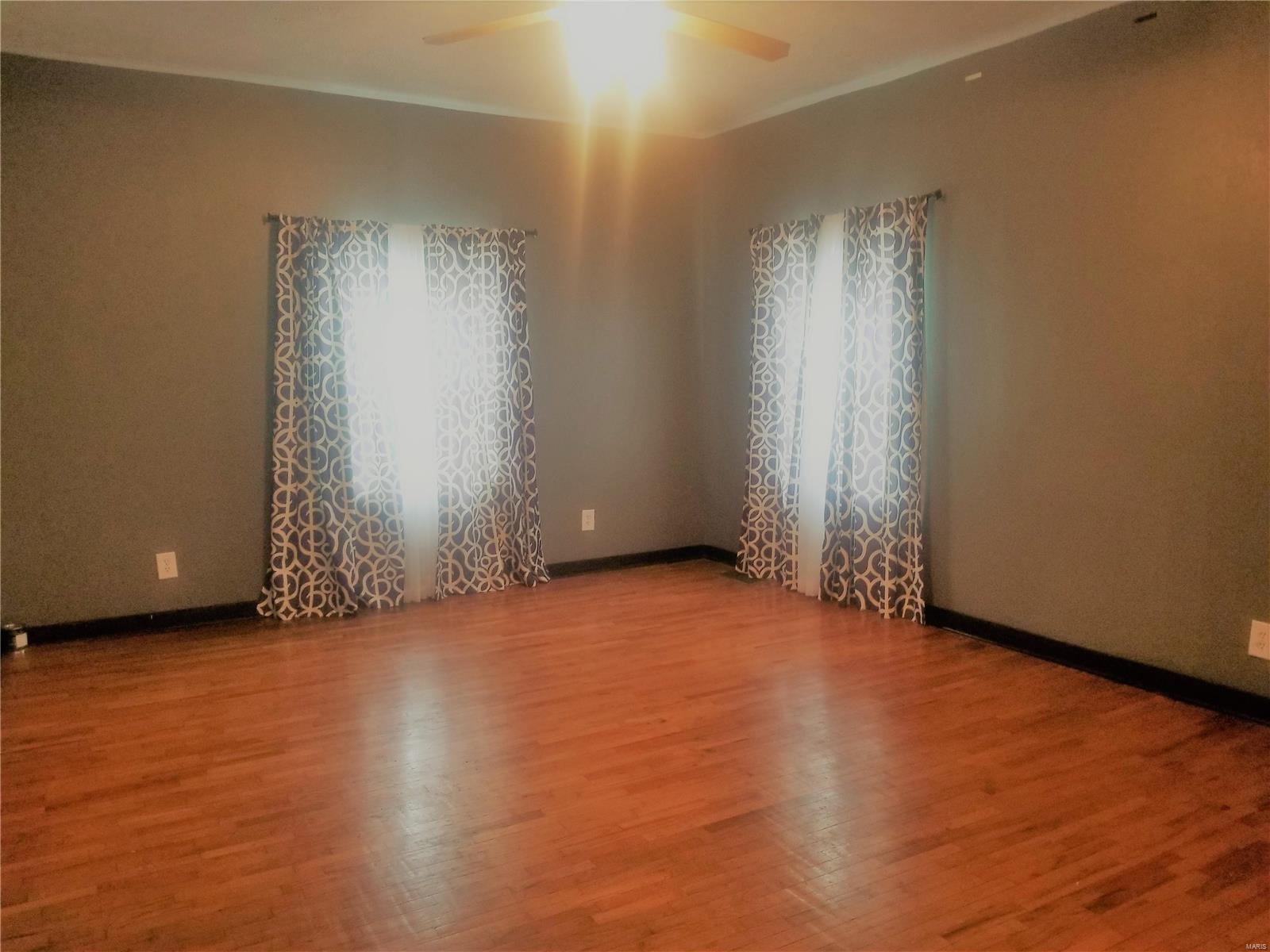 946 Rountree Street Hillsboro, IL 62049 - Photo 7 of 20 Gallery Image 7
