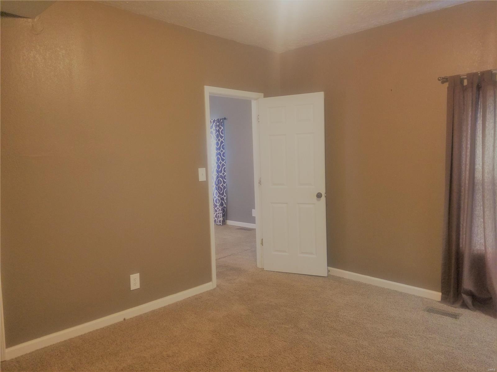 946 Rountree Street Hillsboro, IL 62049 - Photo 10 of 20 Gallery Image 10