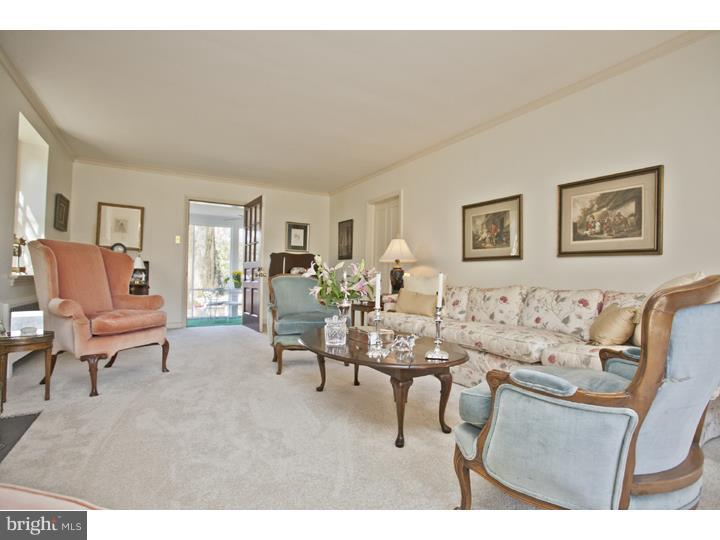 220 Arden Road Broomall, PA 19008 - Photo 5 of 25 Living Room