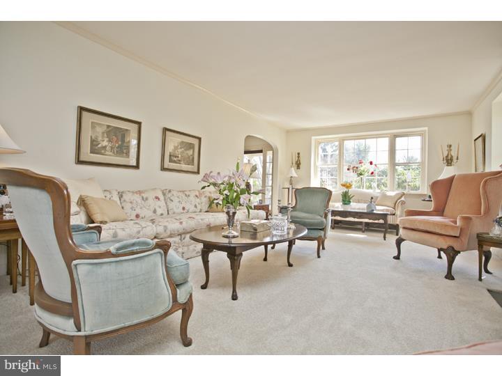 220 Arden Road Broomall, PA 19008 - Photo 7 of 25 Living Room