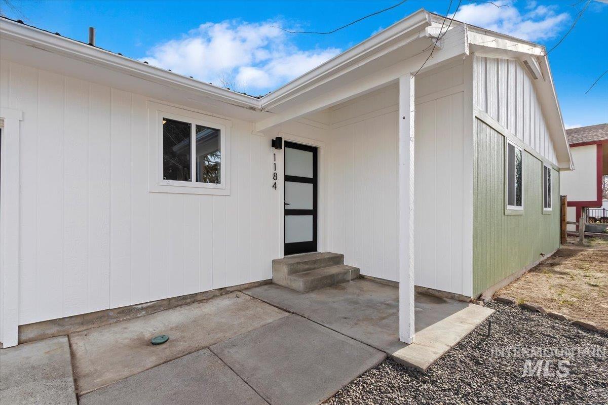 1184 Starfire Street Twin Falls, ID 83301 - Photo 5 of 34 Doorway to property