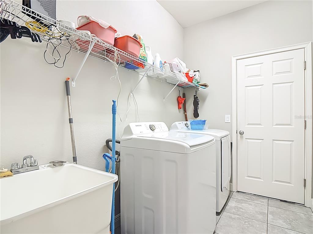 237 Walkers Point Drive Auburndale, FL 33823 - Photo 24 of 31 a utility room with dryer and washer