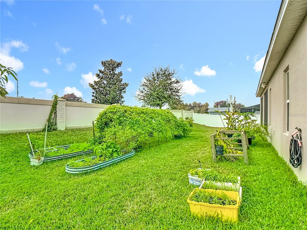 237 Walkers Point Drive Auburndale, FL 33823 - Photo 26 of 31 a view of a garden with a house