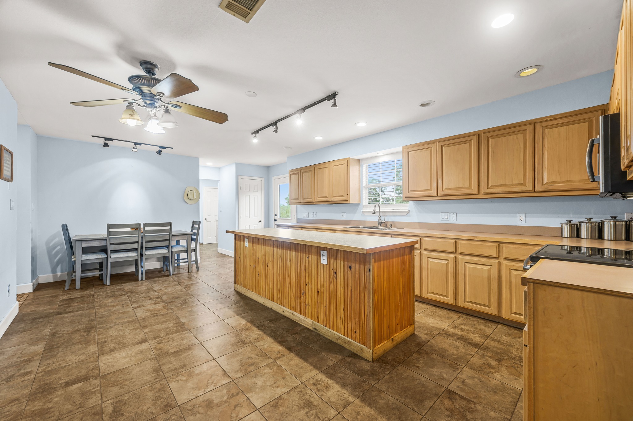 2110 Spring Valley Drive Dripping Springs, TX 78620 - Photo 21 of 40