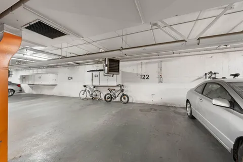 $174,900 | 4820 Park Commons Drive, Unit 235, St. Louis Park, MN 55416