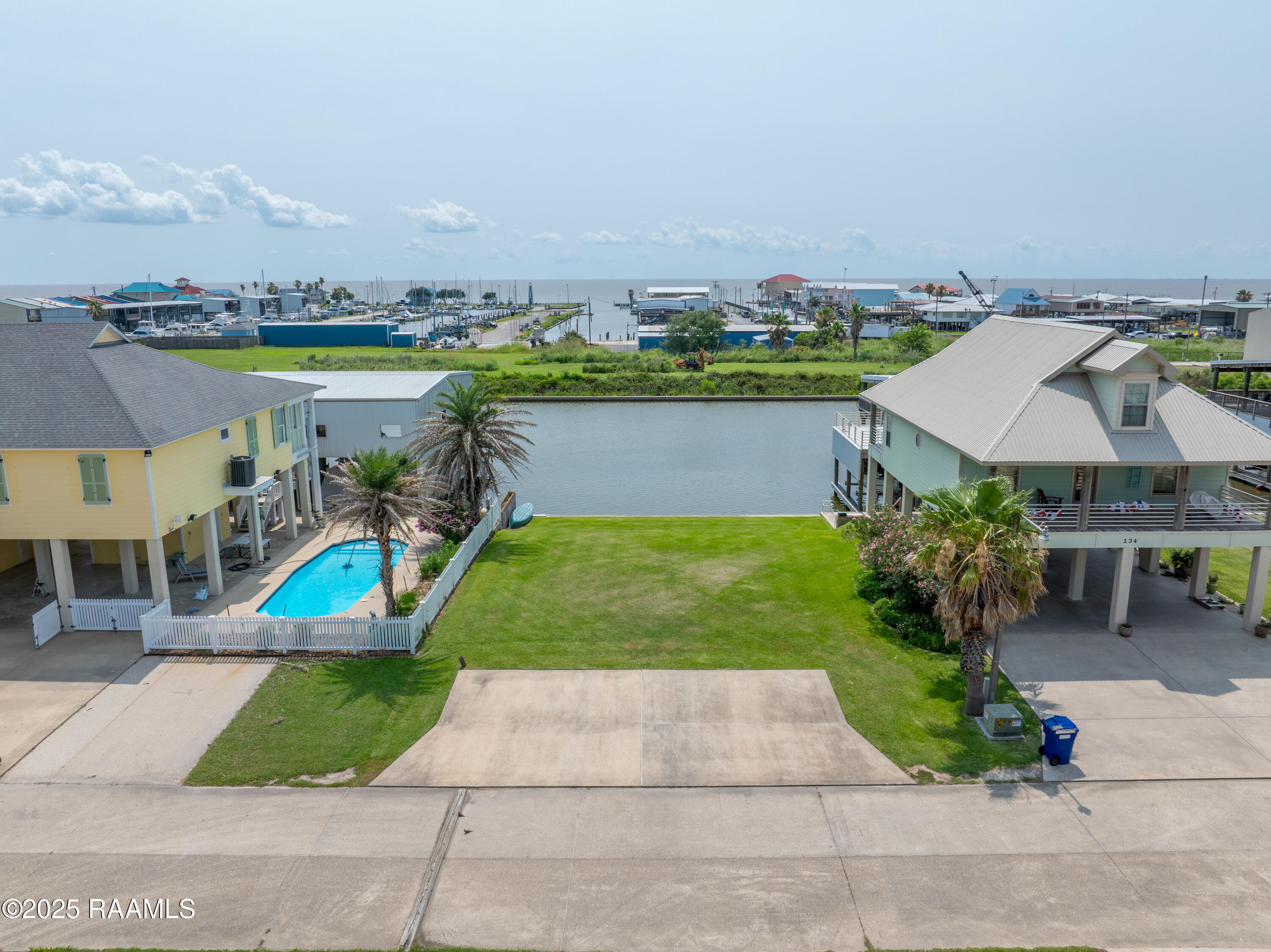 138 Peninsula Cypremort Point Cypremort Point, LA 70538 - Photo 10 of 12 138Peninsula-8