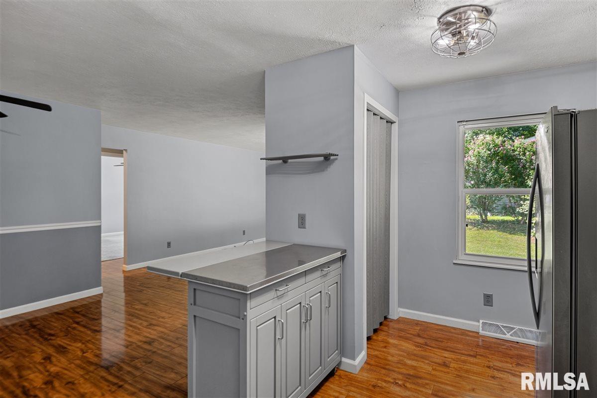 236 Buckhorn Drive Springfield, IL 62707 - Photo 13 of 32 Gallery Image 13