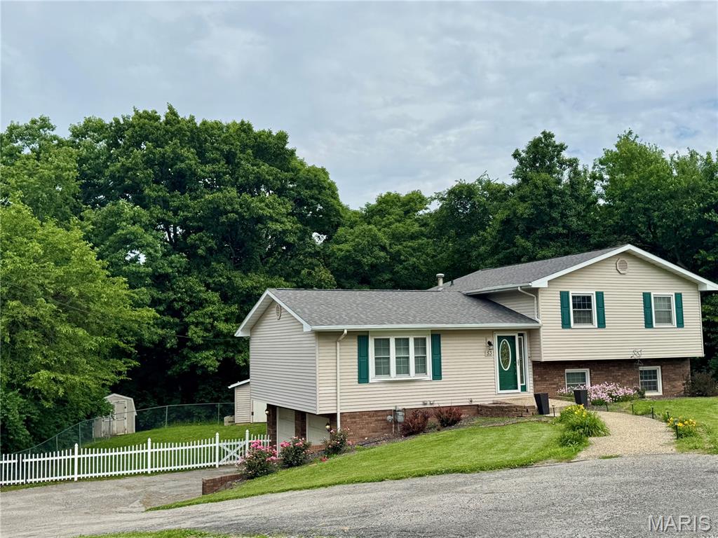 53 Smoketree Road Hillsboro, IL 62049 - Photo 2 of 21 Gallery Image 2