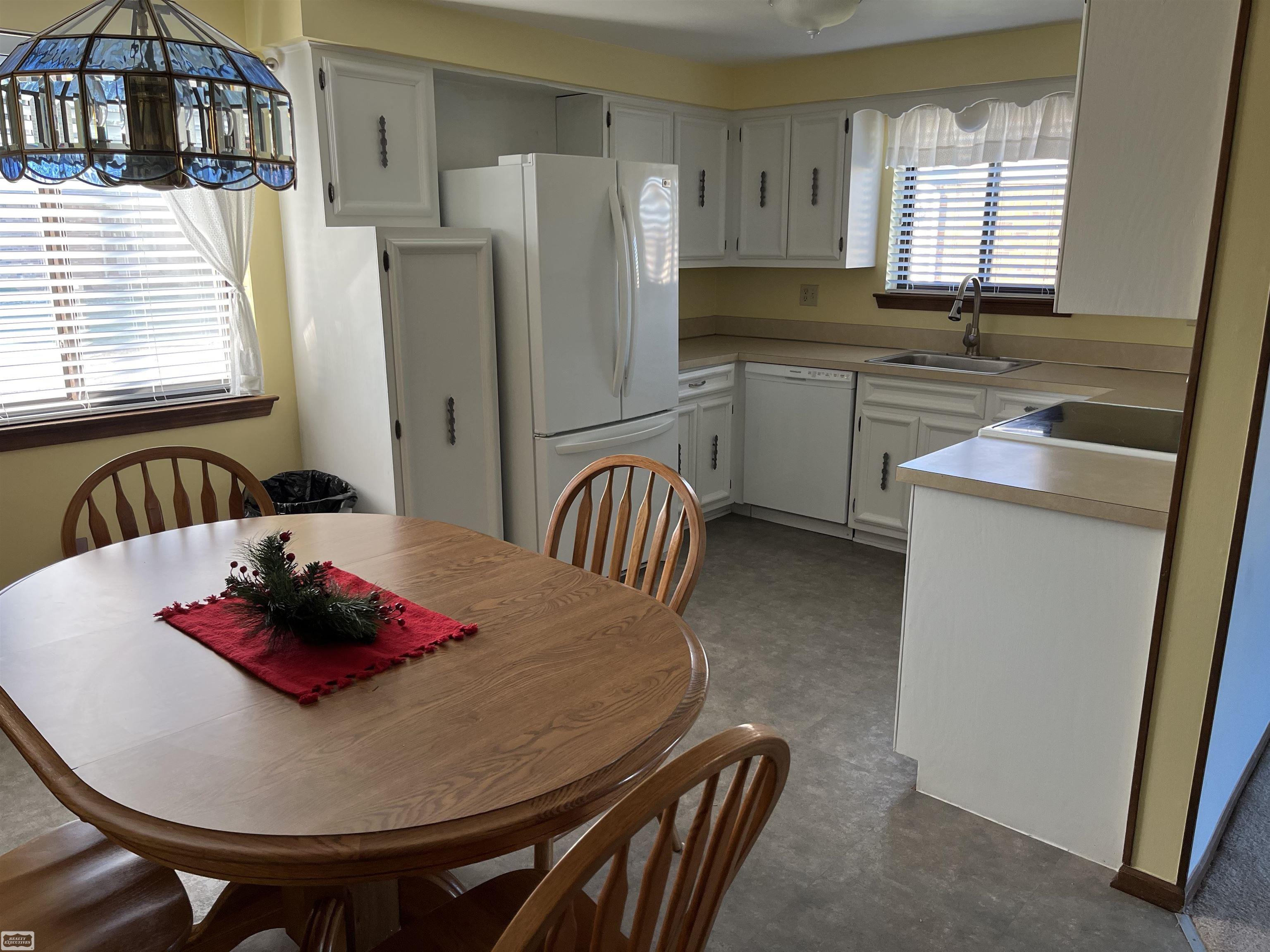 34025 Mulvey Road Fraser, MI 48026 - Photo 4 of 26 50095657-3.JPG