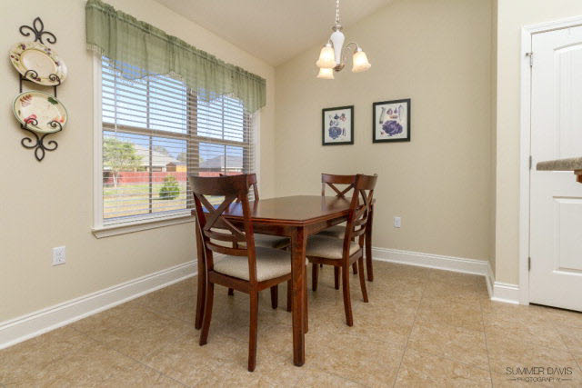 579 Fulton Loop Foley, AL 36535 - Photo 13 of 19 Breakfast Area