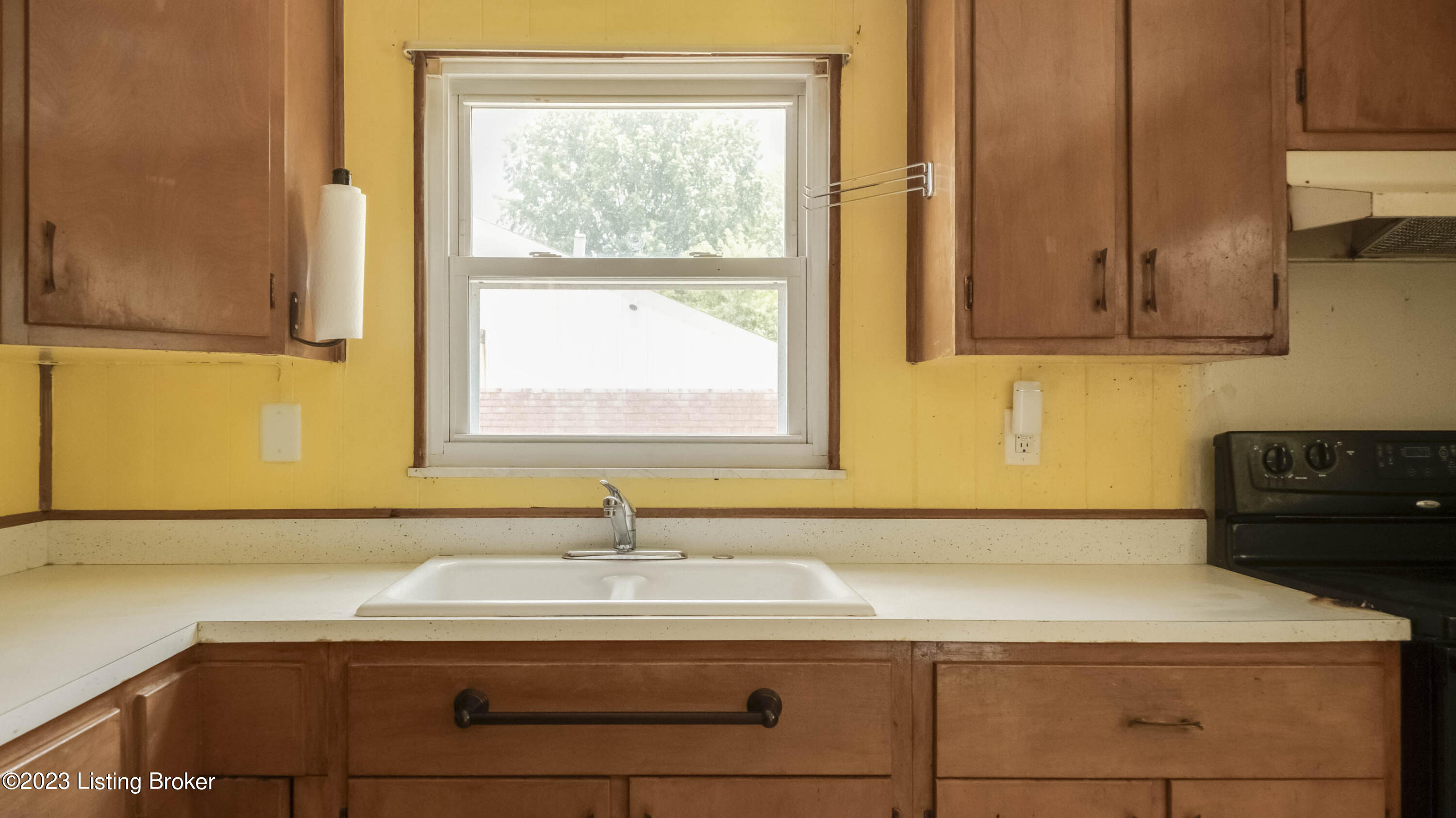 5102 Red Fern Road Louisville, KY 40218 - Photo 10 of 31 Kitchen